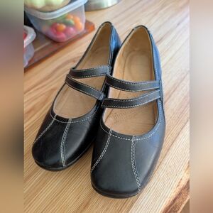 NWOT Naturalizer Brown Mary Jane Flats